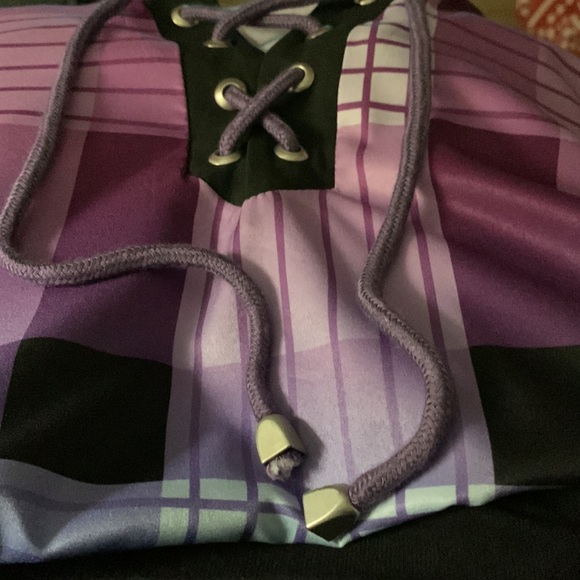 Soft, colorful lightweight blouse with laced color.  Size runs smaller.  XL = L - Picture 3 of 3